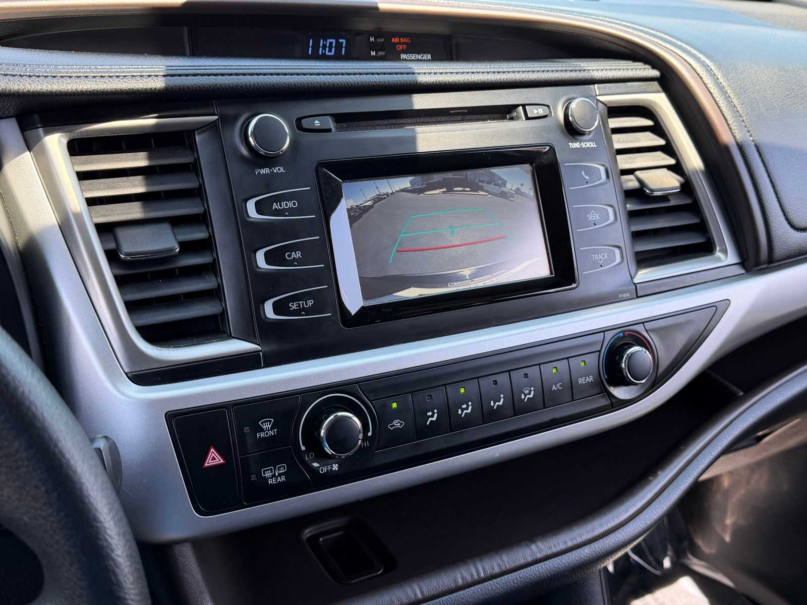 Thumbnail: 2019 Toyota Highlander - 16