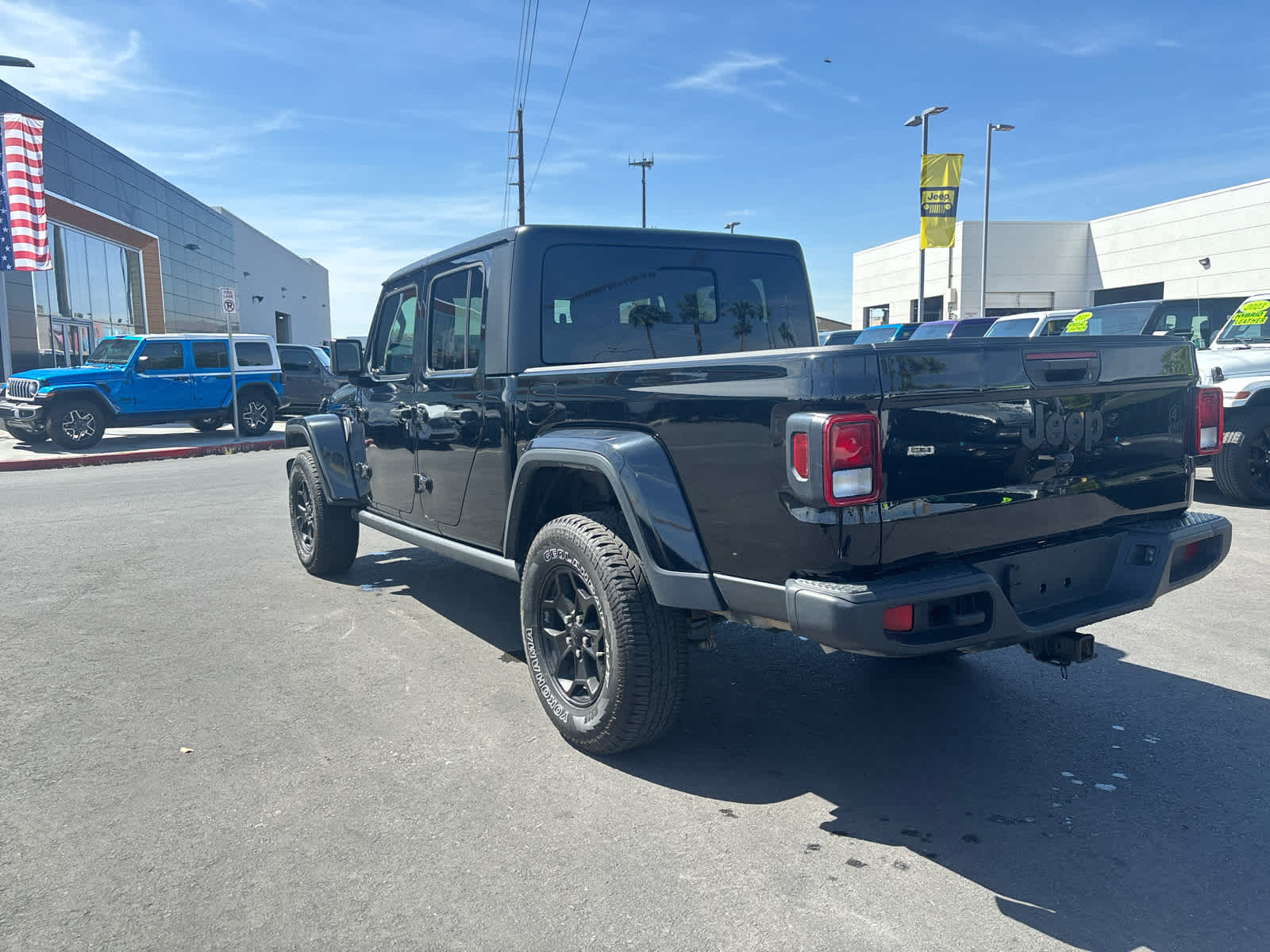 Thumbnail: 2022 Jeep Gladiator - 14