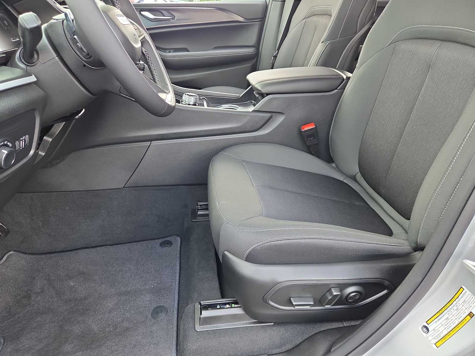 Thumbnail: 2025 Jeep Grand Cherokee - 16