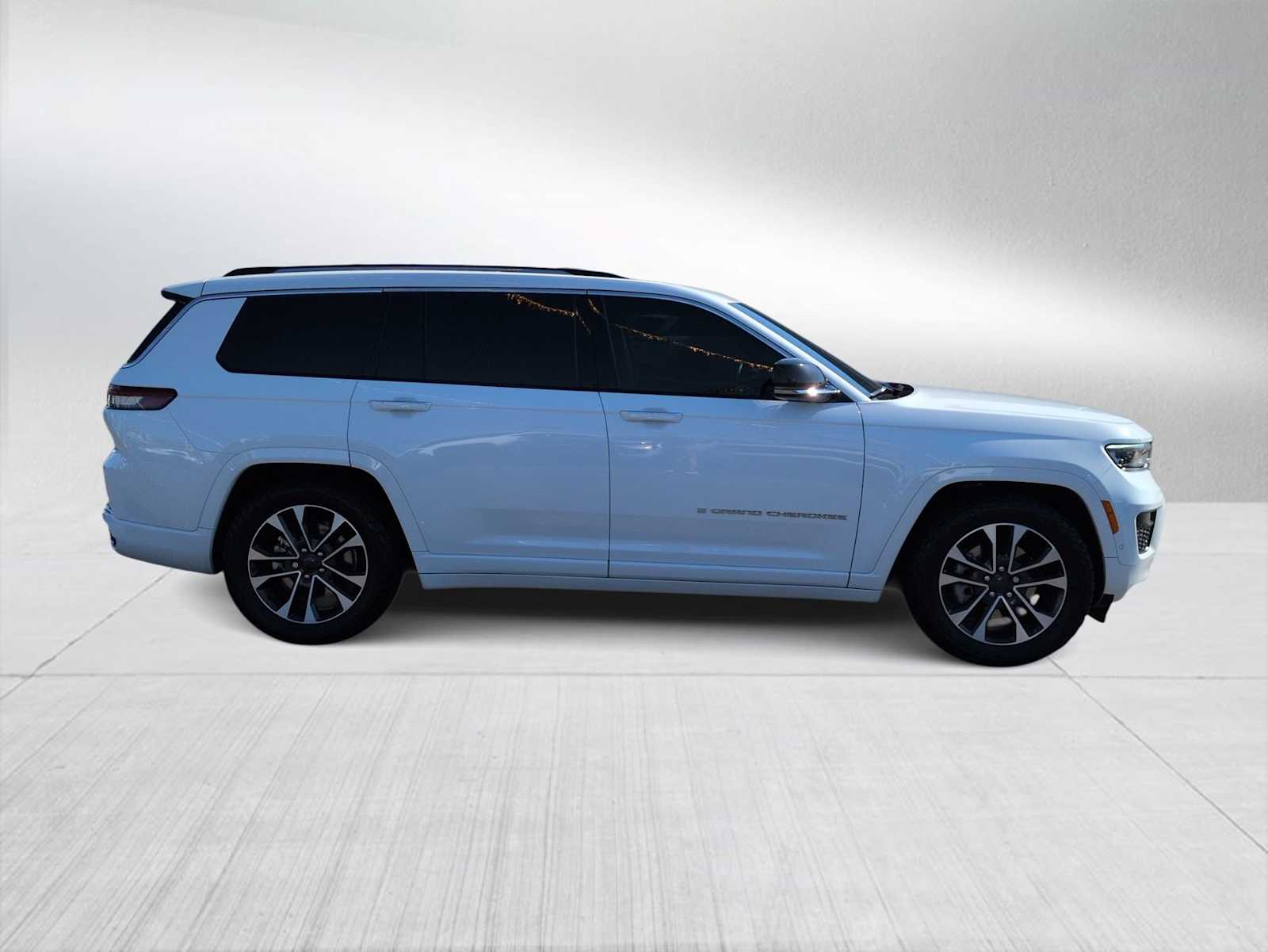 Thumbnail: 2022 Jeep Grand Cherokee L - 9