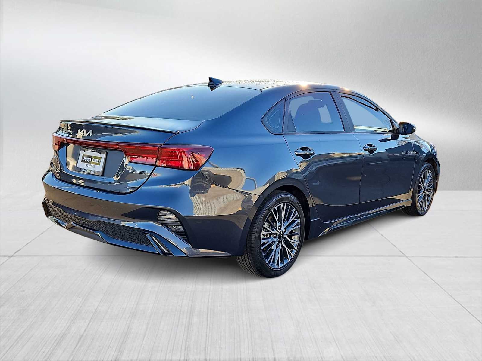 Thumbnail: 2023 Kia Forte - 8