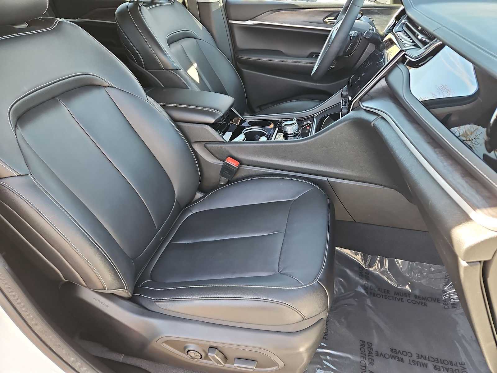 Thumbnail: 2022 Jeep Grand Cherokee - 23