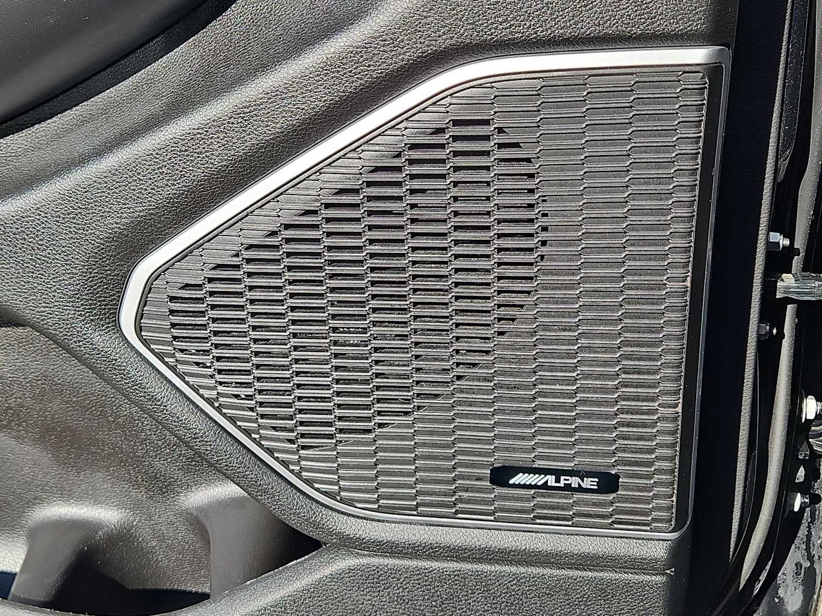 Thumbnail: 2022 Jeep Grand Cherokee - 32