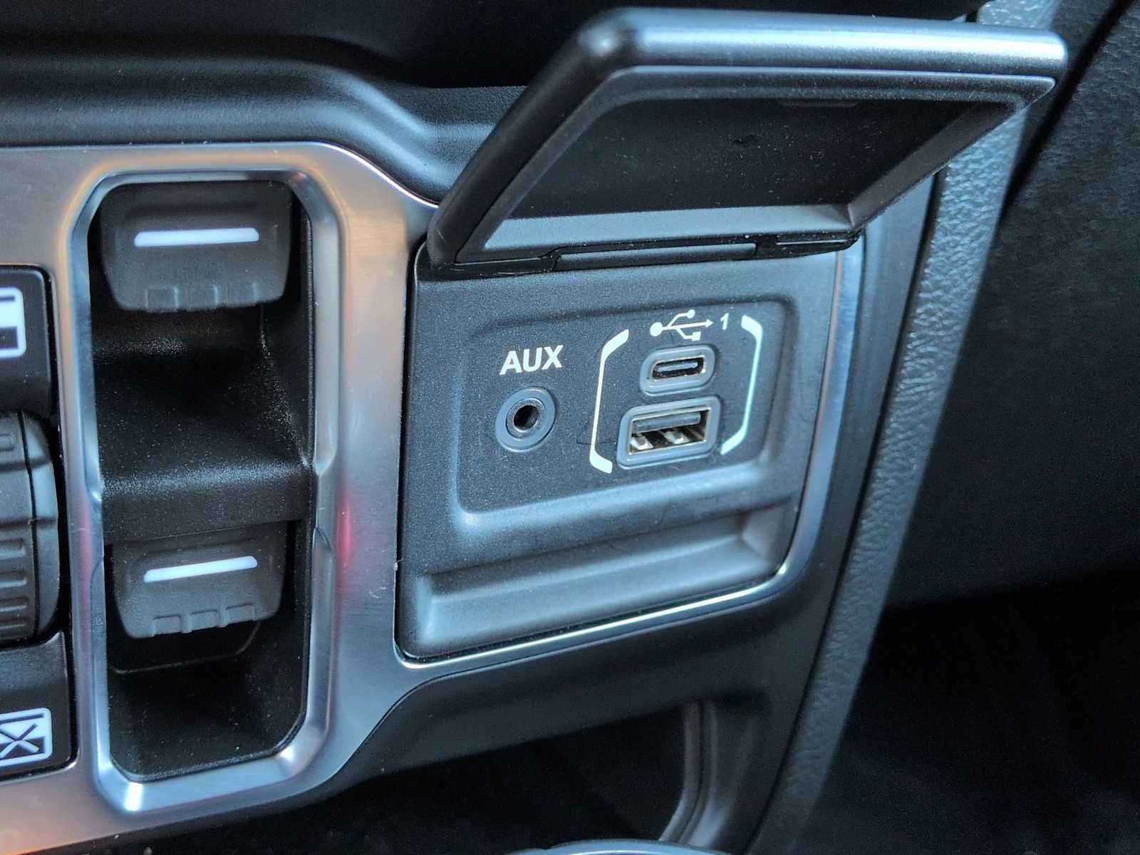 Thumbnail: 2021 Jeep Wrangler - 46