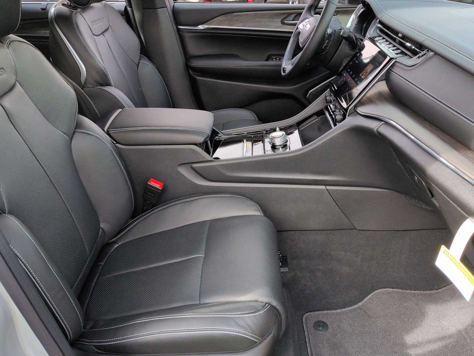 Thumbnail: 2025 Jeep Grand Cherokee - 24