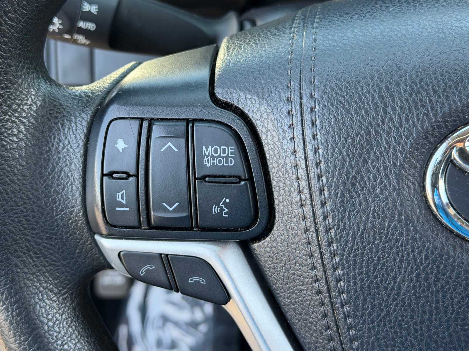 Thumbnail: 2019 Toyota Highlander - 12