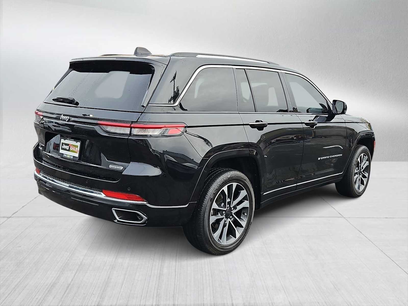 Thumbnail: 2023 Jeep Grand Cherokee - 8