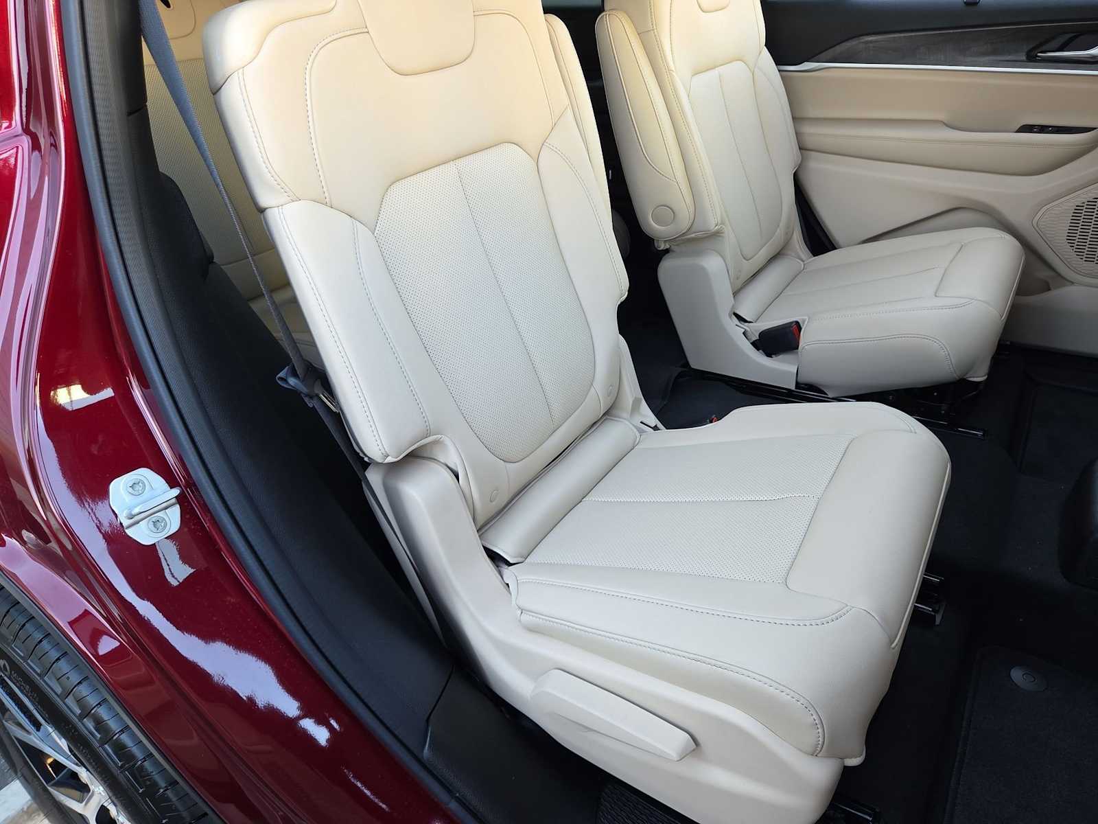 Thumbnail: 2025 Jeep Grand Cherokee - 22