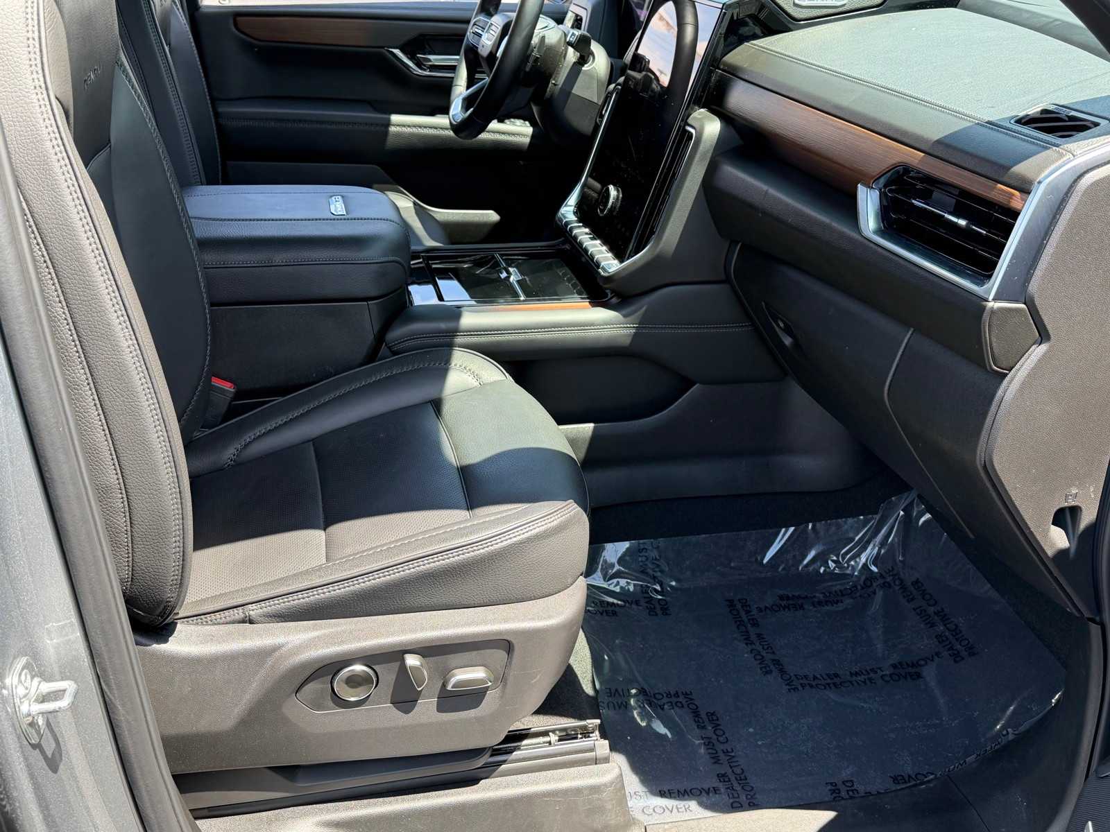 Thumbnail: 2025 GMC Yukon XL - 27