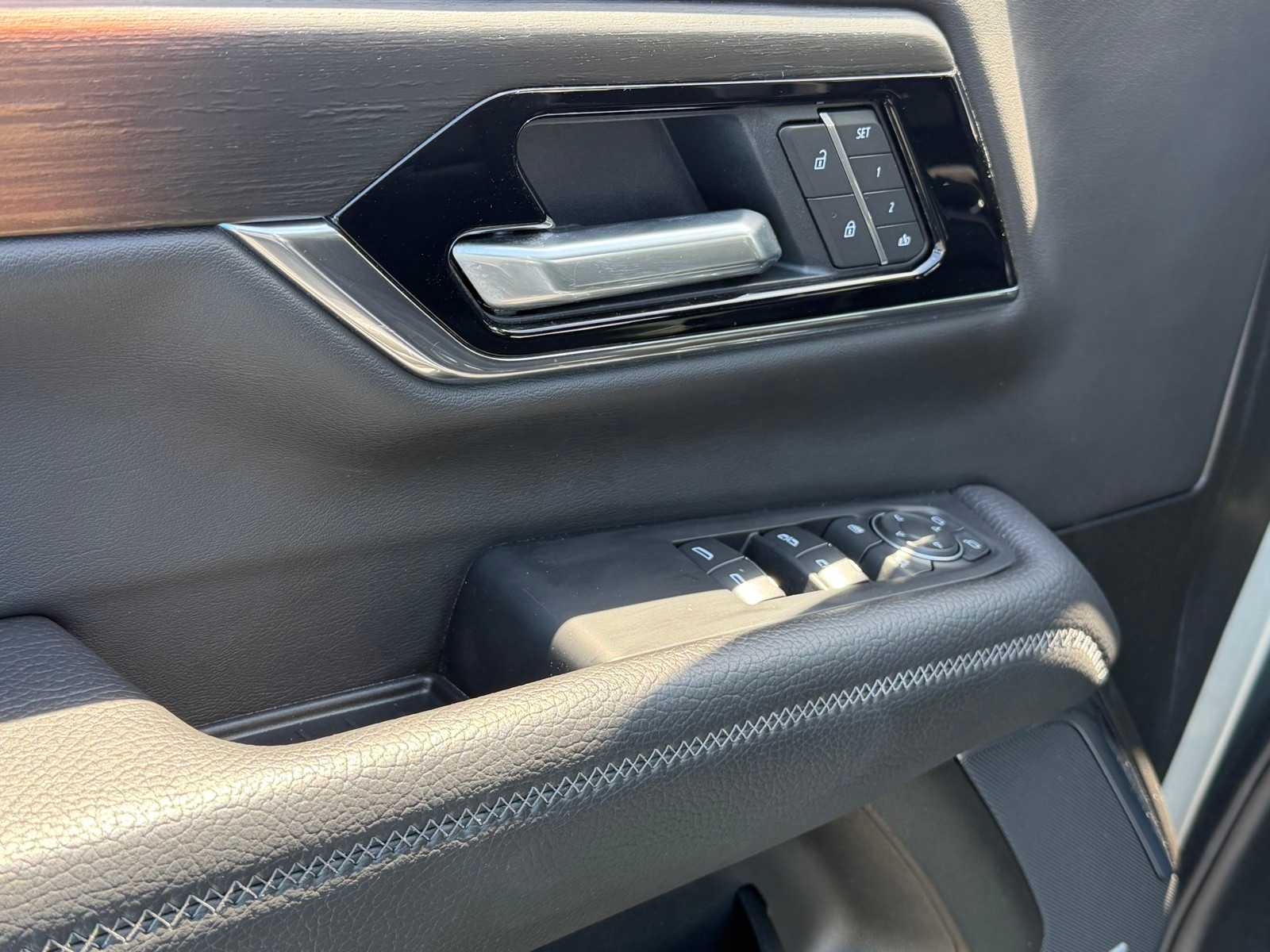 Thumbnail: 2025 GMC Yukon XL - 10