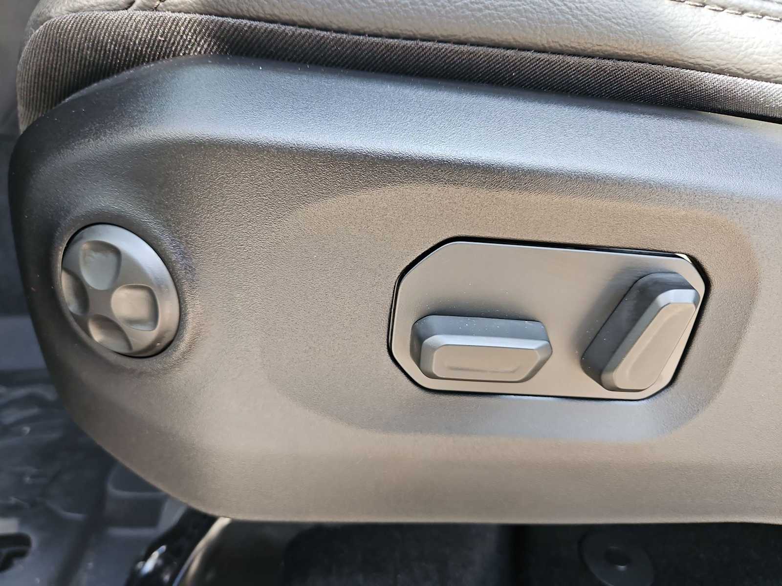 Thumbnail: 2026 Jeep Gladiator - 17