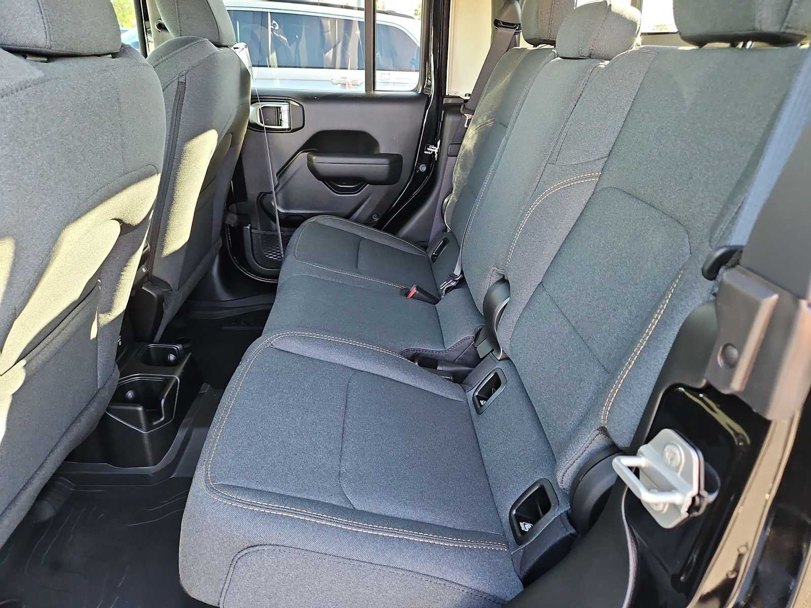 Thumbnail: 2025 Jeep Gladiator - 16