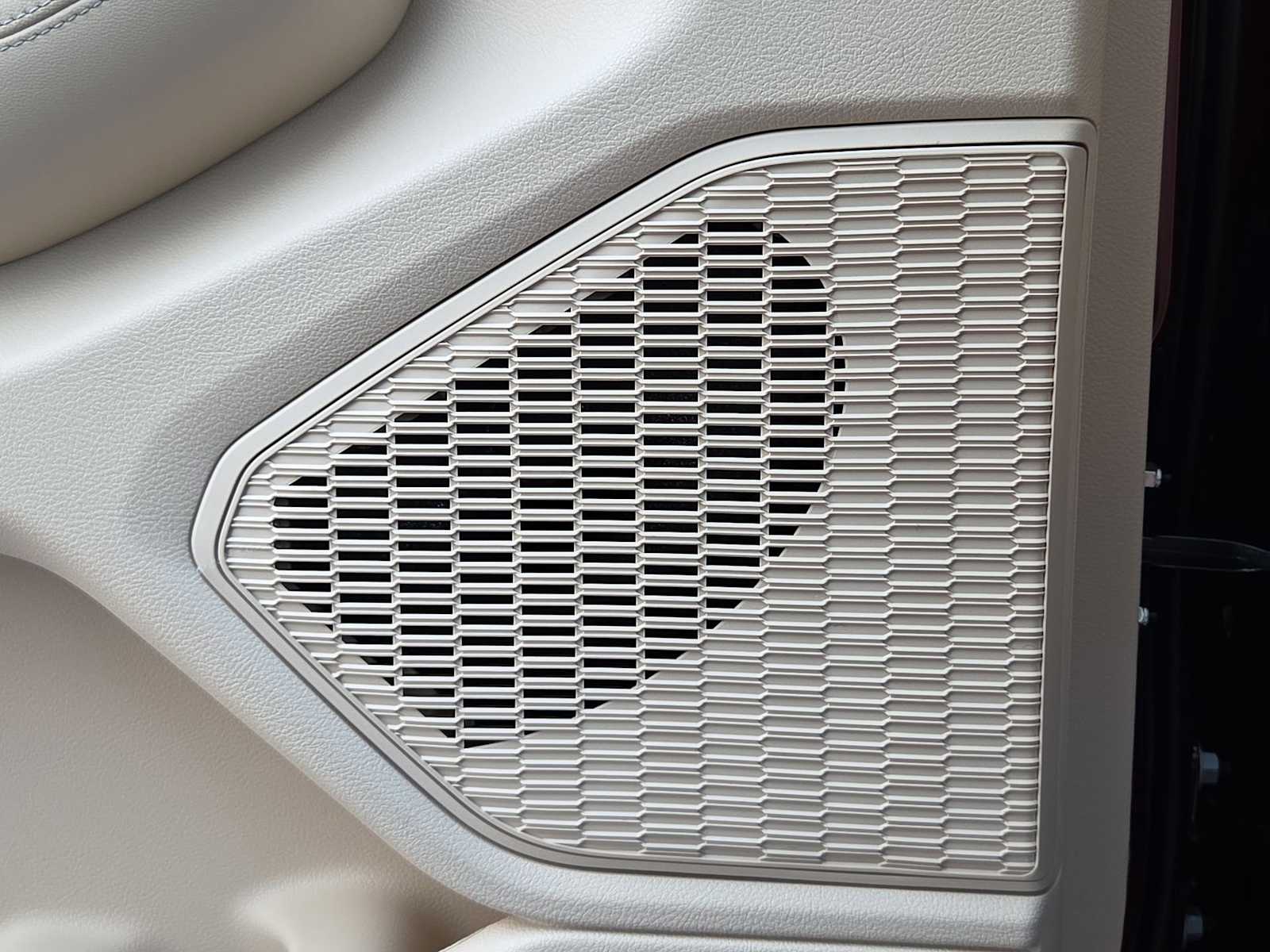 Thumbnail: 2025 Jeep Grand Cherokee - 31