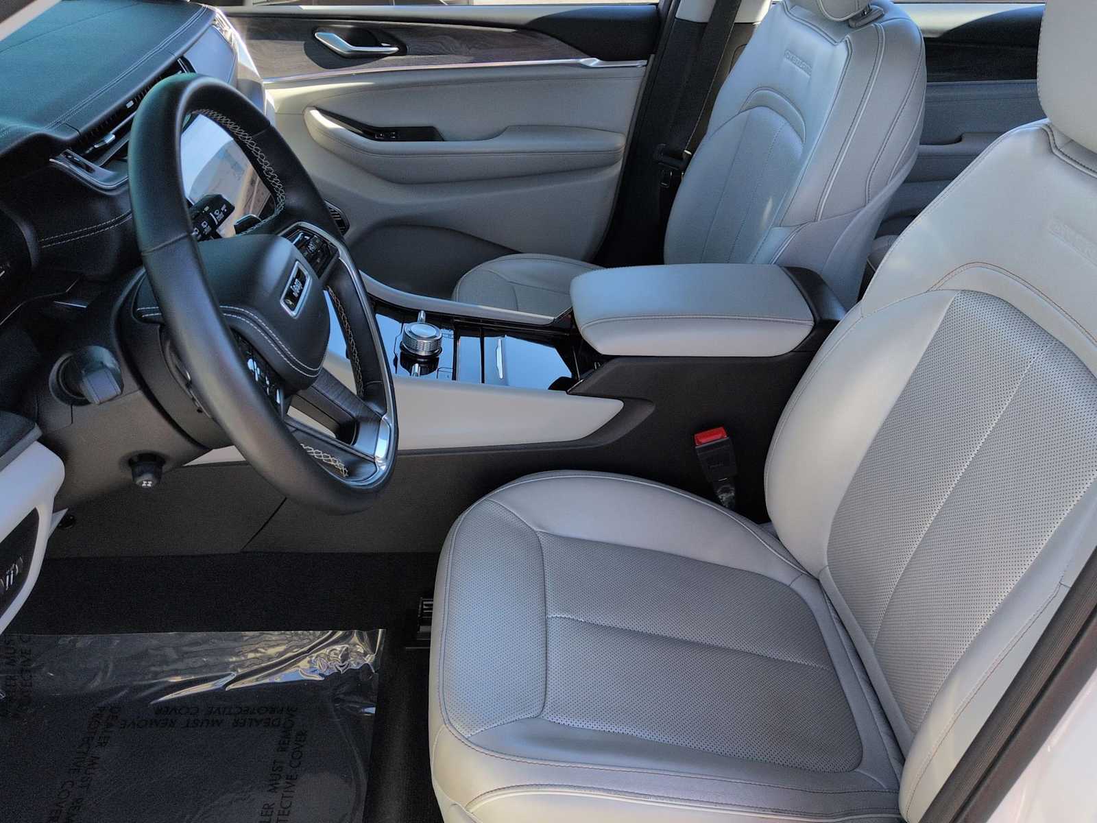 Thumbnail: 2022 Jeep Grand Cherokee L - 17