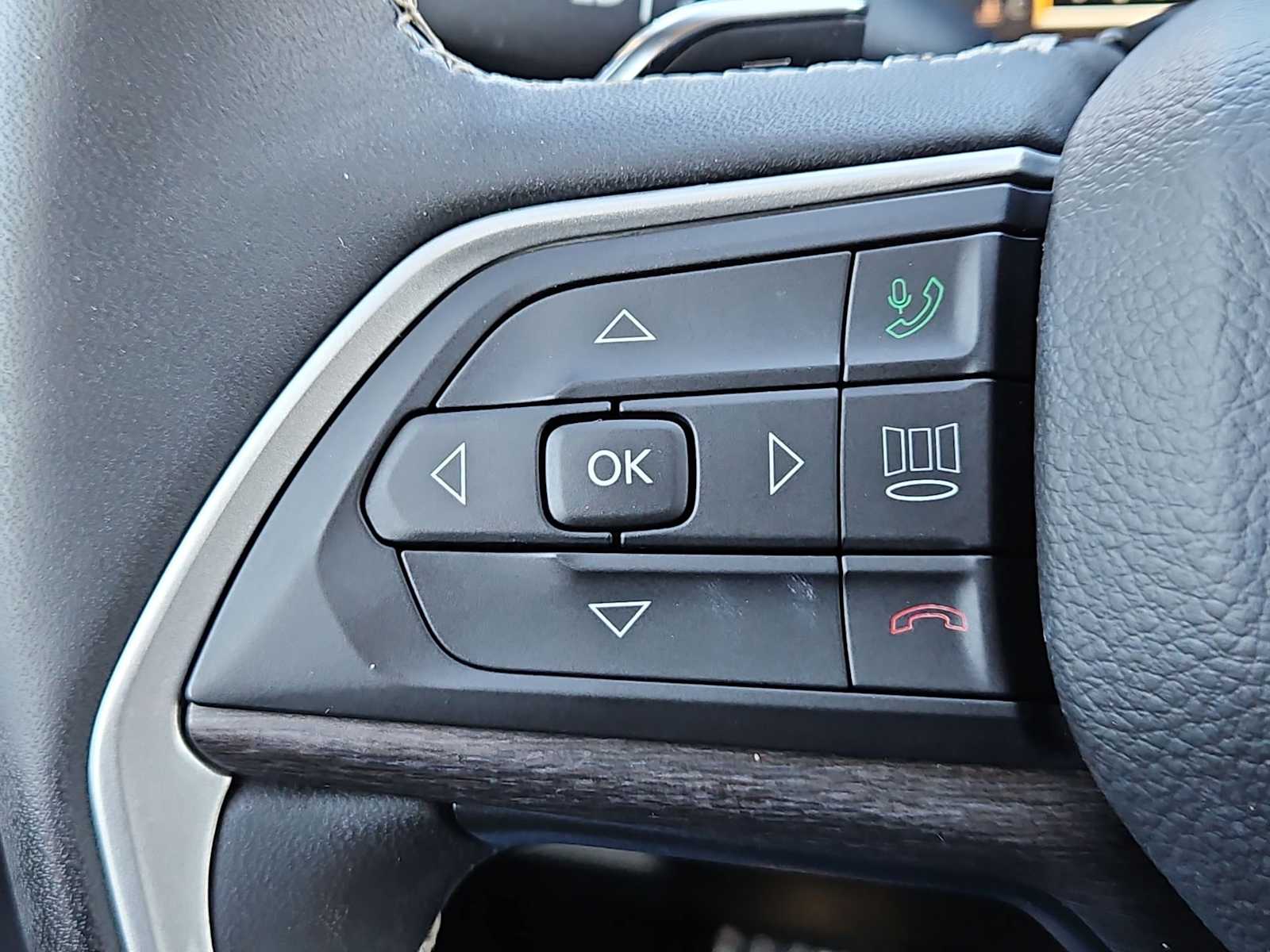 Thumbnail: 2023 Jeep Grand Cherokee - 25