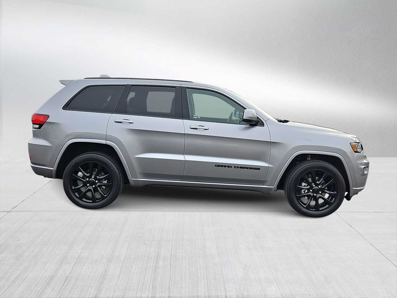 Thumbnail: 2019 Jeep Grand Cherokee - 9
