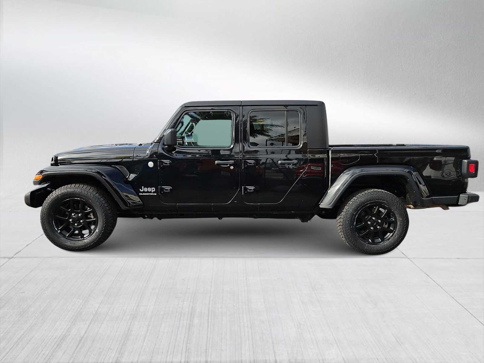 Thumbnail: 2023 Jeep Gladiator - 5