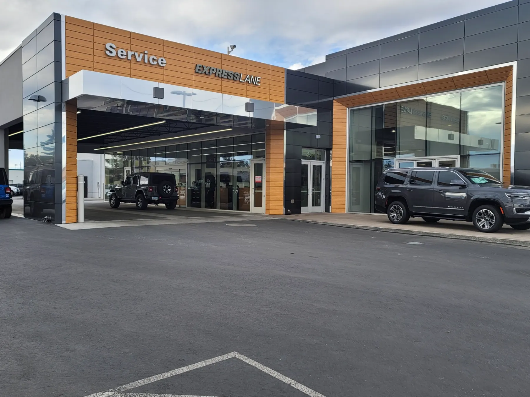 Covered service drive and Express Lane entrance at the Jeep Only service department in Las Vegas
