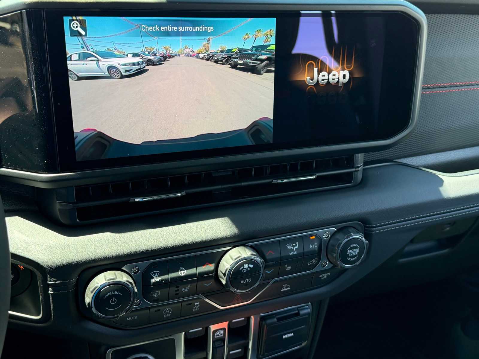 Thumbnail: 2026 Jeep Gladiator - 16
