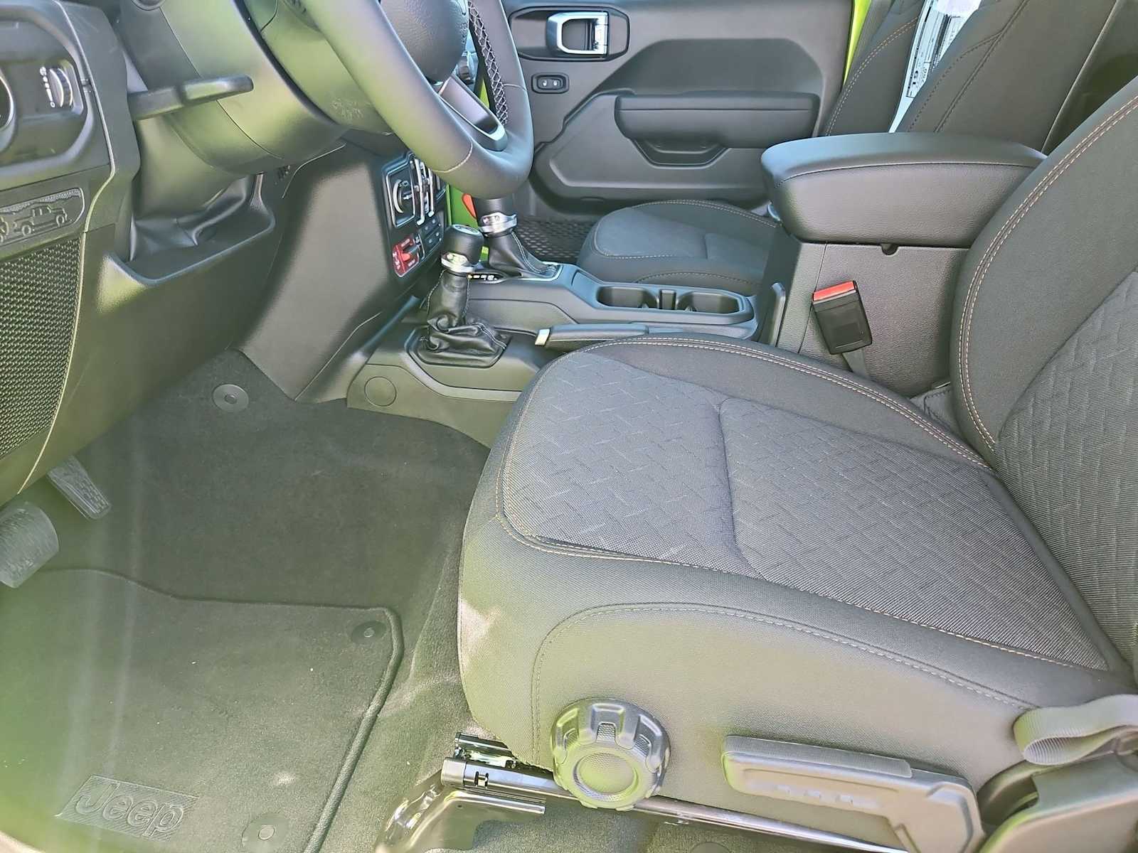 Thumbnail: 2025 Jeep Gladiator - 17