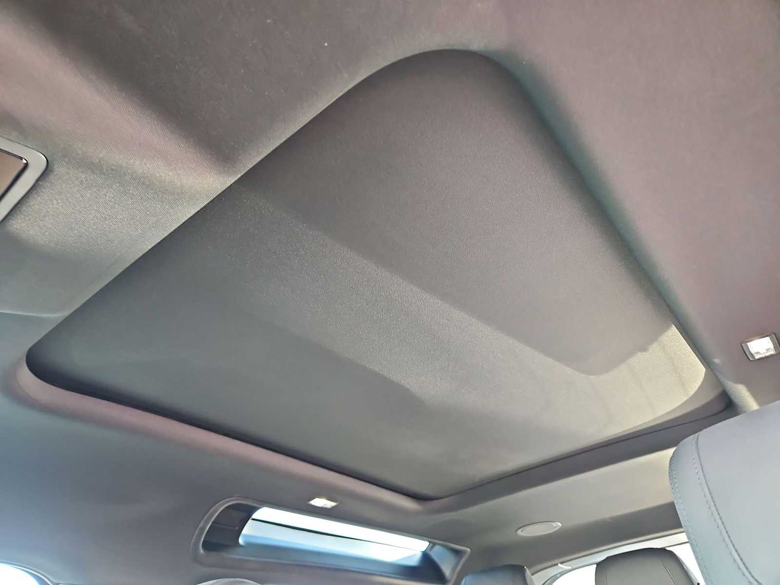 Thumbnail: 2023 Land Rover Defender - 19