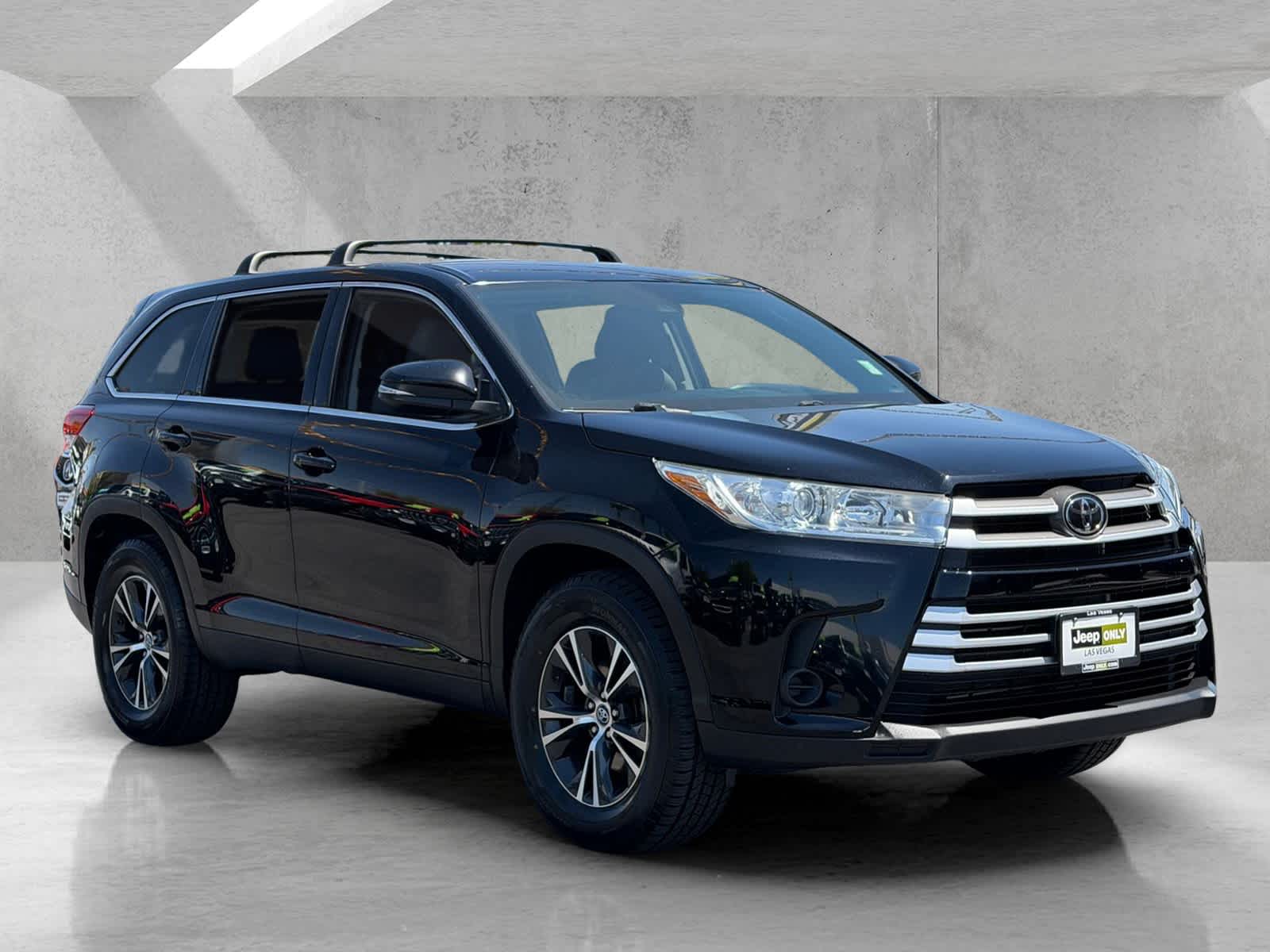 Thumbnail: 2019 Toyota Highlander - 7