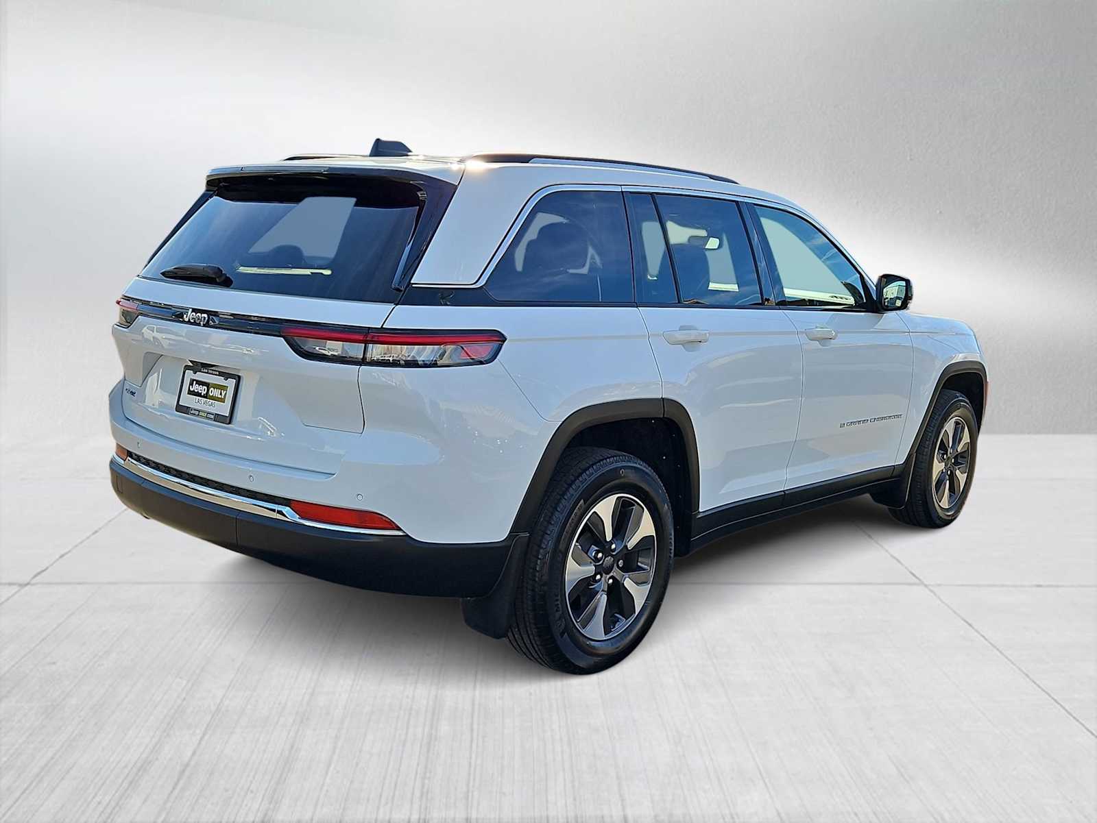Thumbnail: 2022 Jeep Grand Cherokee - 8