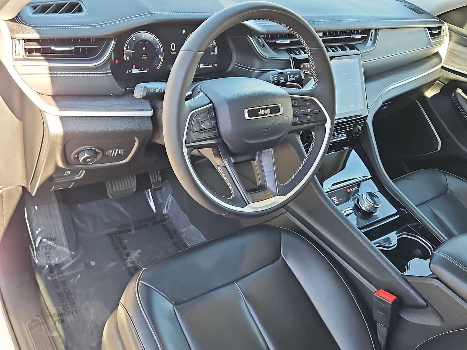 Thumbnail: 2023 Jeep Grand Cherokee - 10