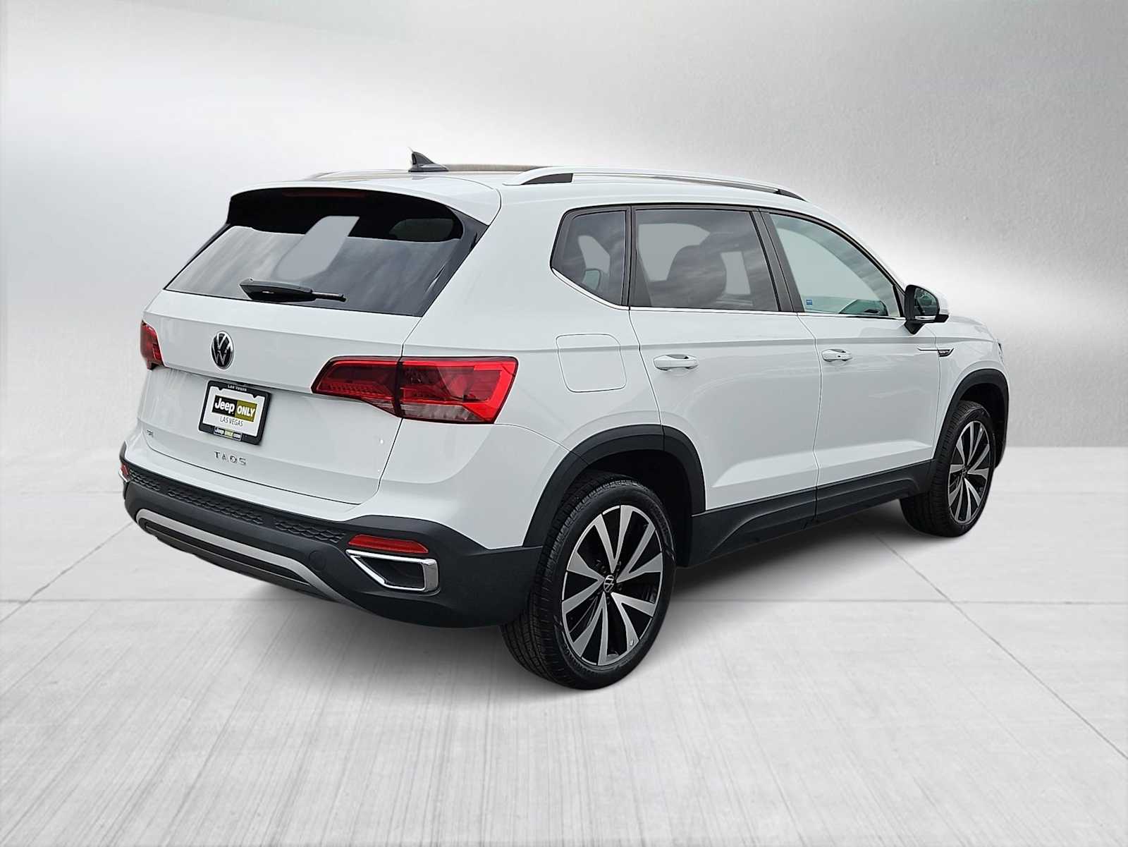 Thumbnail: 2022 Volkswagen Taos - 8