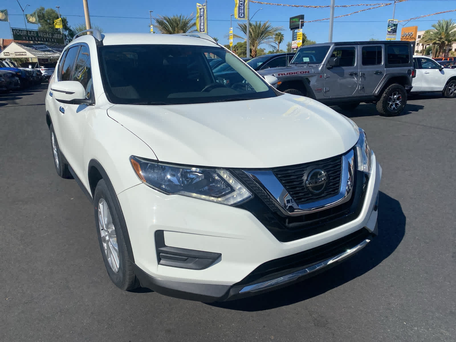 2020 Nissan Rogue SV photo 3