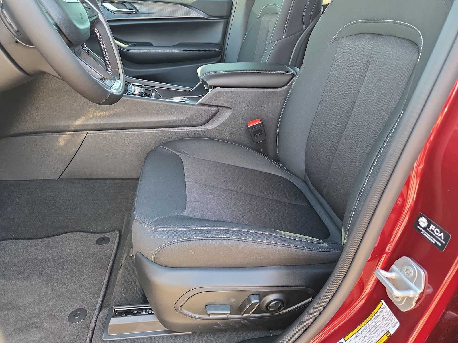 Thumbnail: 2025 Jeep Grand Cherokee - 16