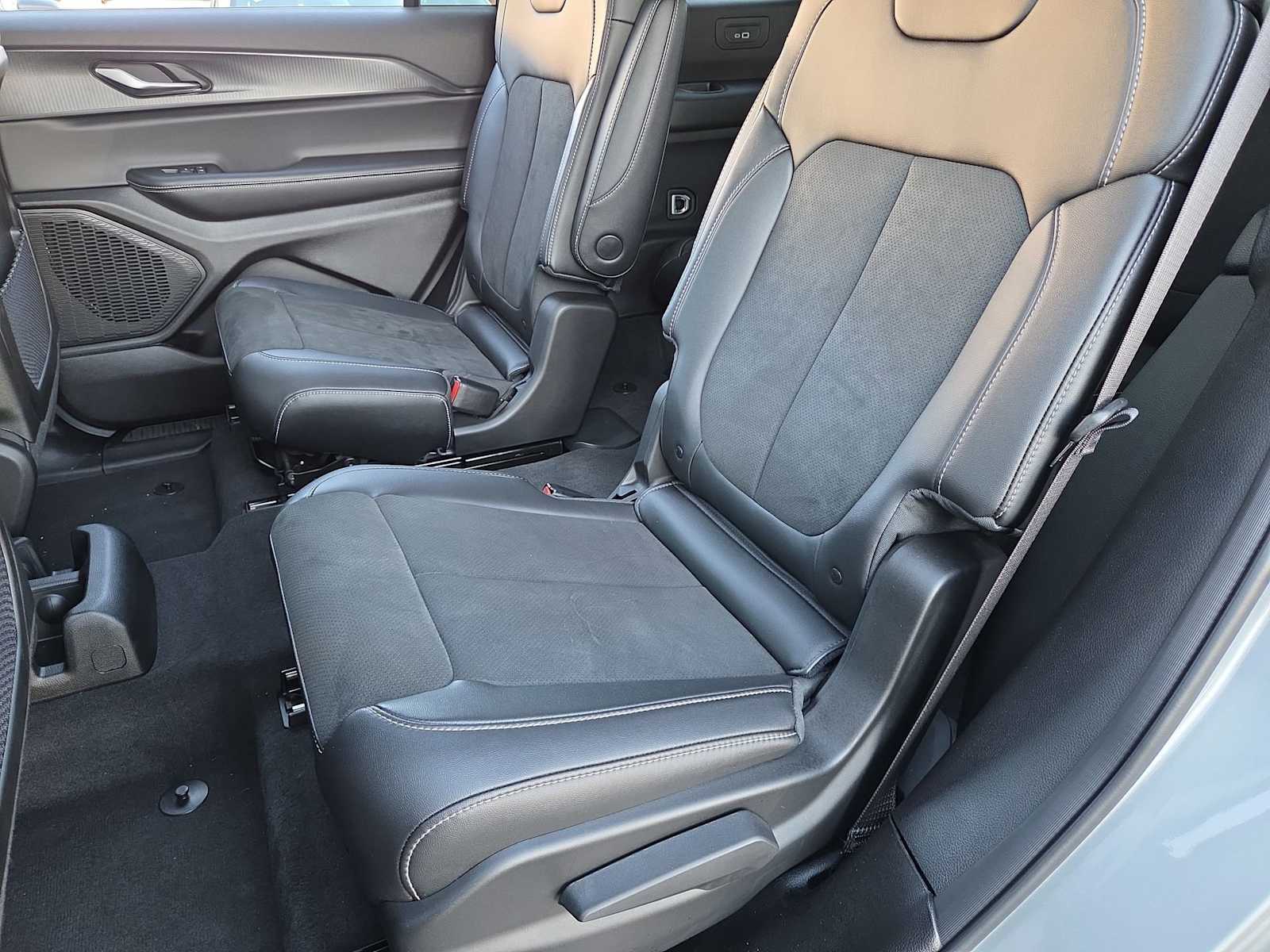 Thumbnail: 2025 Jeep Grand Cherokee L - 18