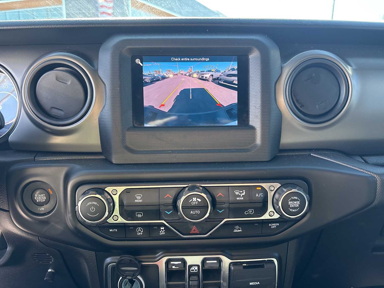 Thumbnail: 2022 Jeep Gladiator - 15
