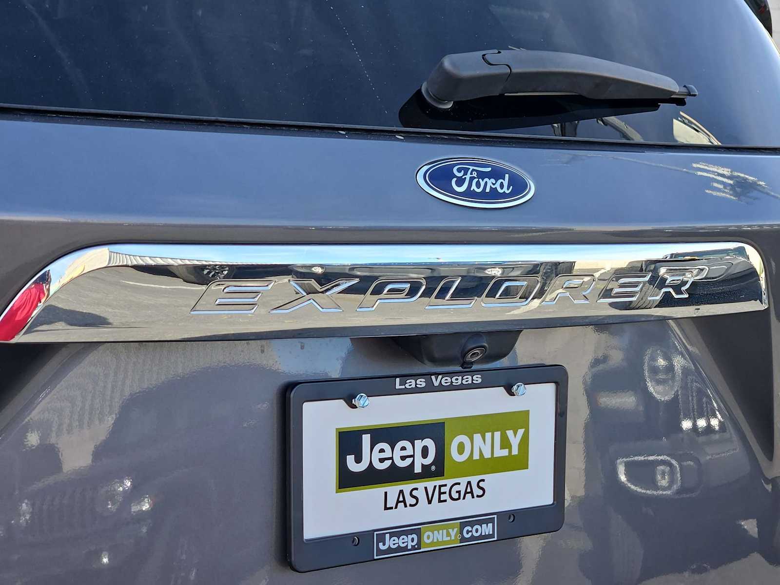 Thumbnail: 2021 Ford Explorer - 25