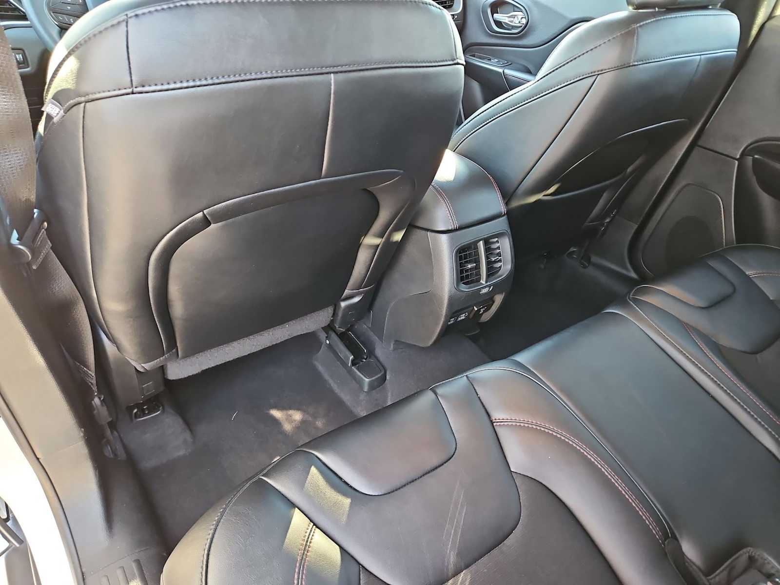 Thumbnail: 2022 Jeep Cherokee - 19