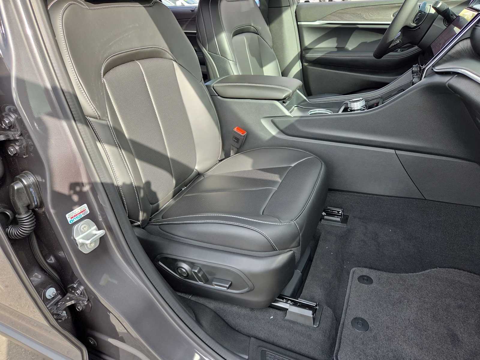 Thumbnail: 2025 Jeep Grand Cherokee L - 23