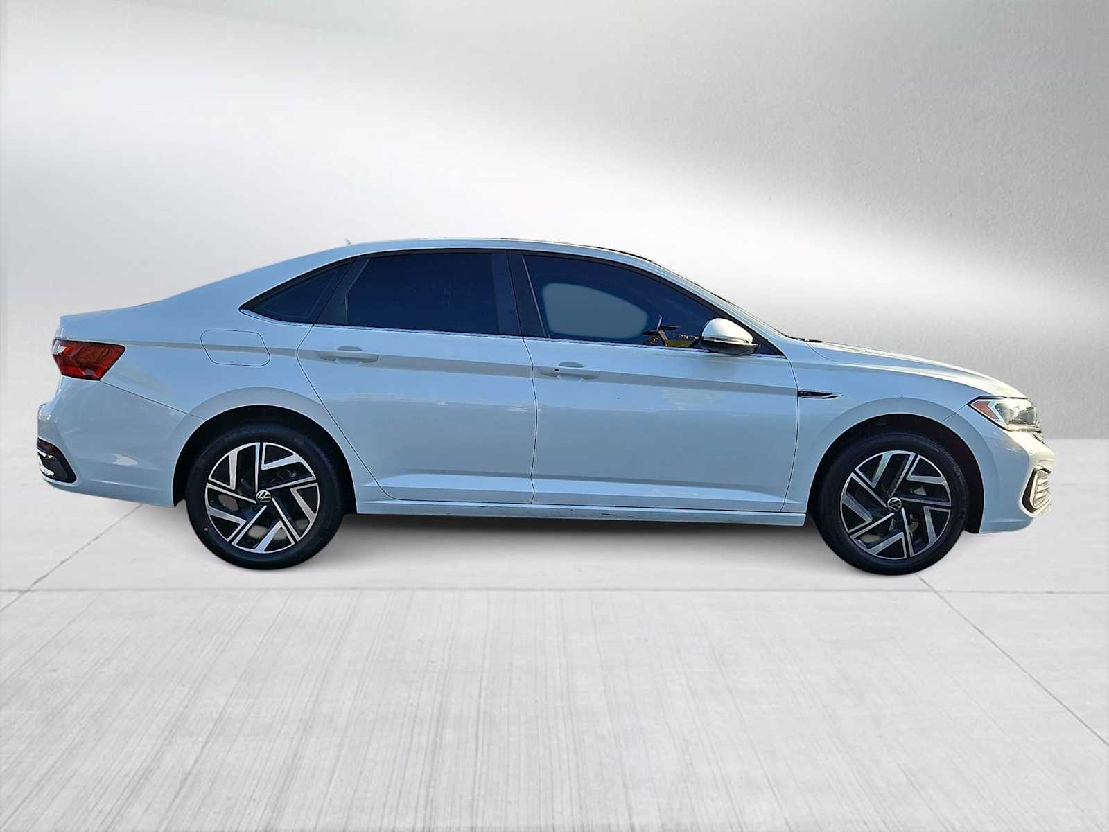 Thumbnail: 2023 Volkswagen Jetta - 9
