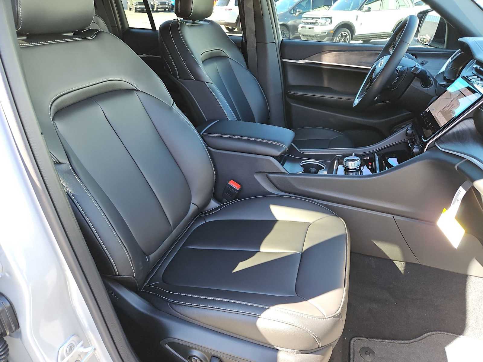 Thumbnail: 2025 Jeep Grand Cherokee - 19