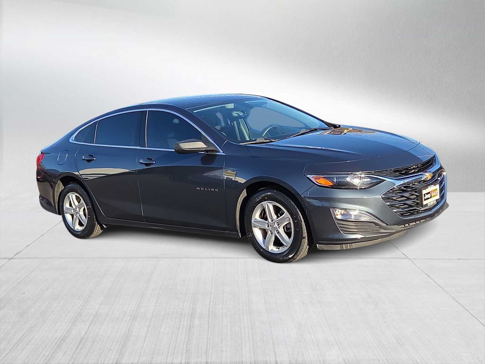 2020 Chevrolet Malibu LS photo 2