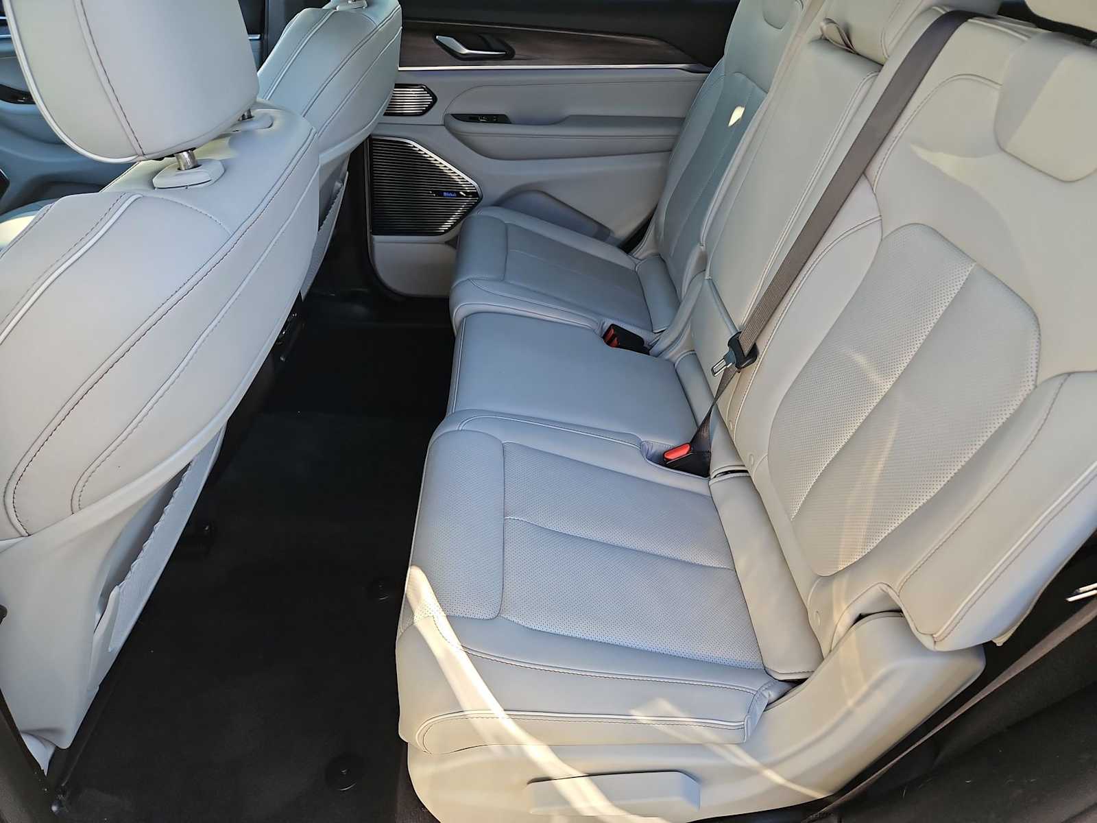 Thumbnail: 2021 Jeep Grand Cherokee L - 21