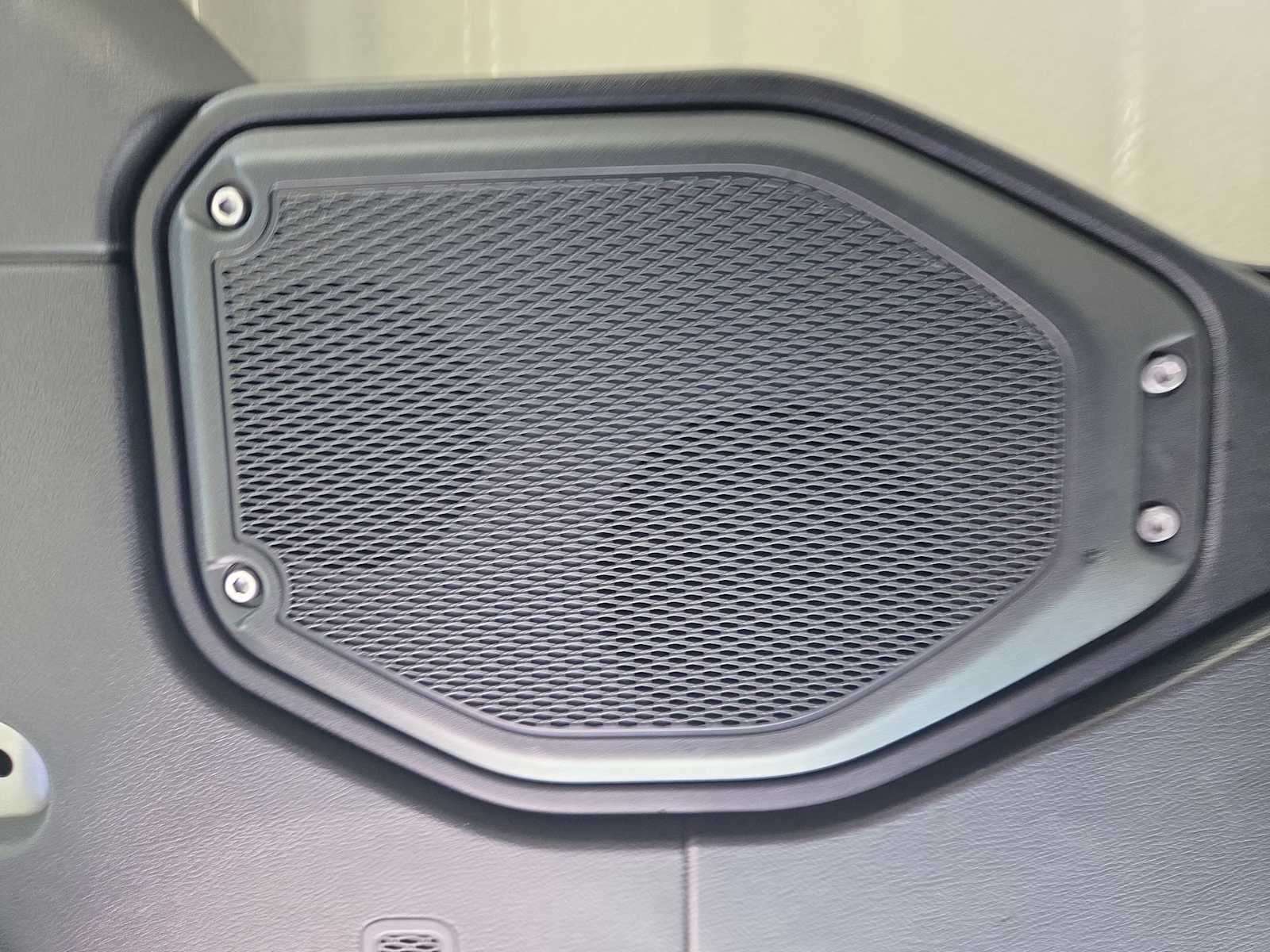 Thumbnail: 2021 Jeep Wrangler - 31