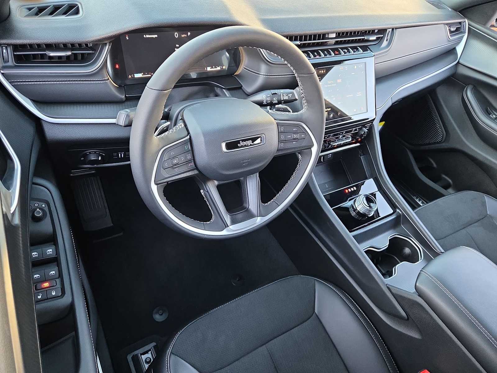 Thumbnail: 2025 Jeep Grand Cherokee L - 9