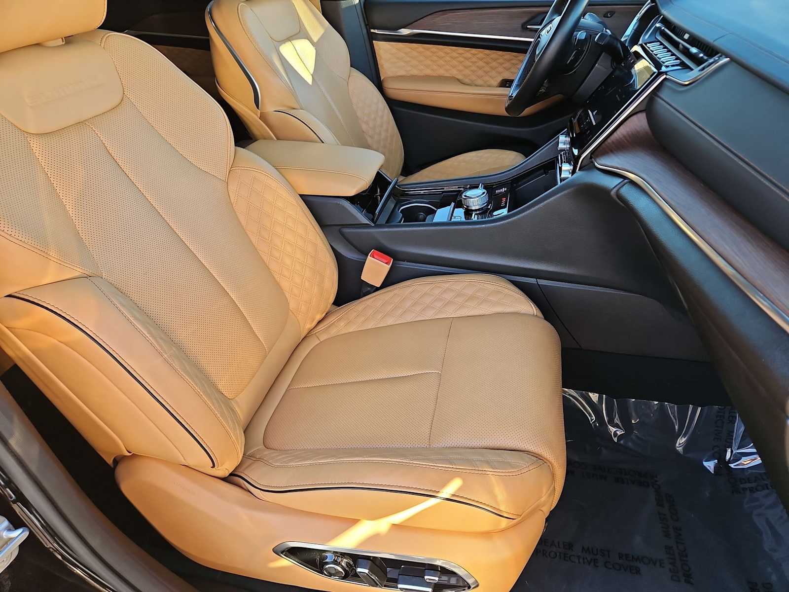 Thumbnail: 2022 Jeep Grand Cherokee - 23