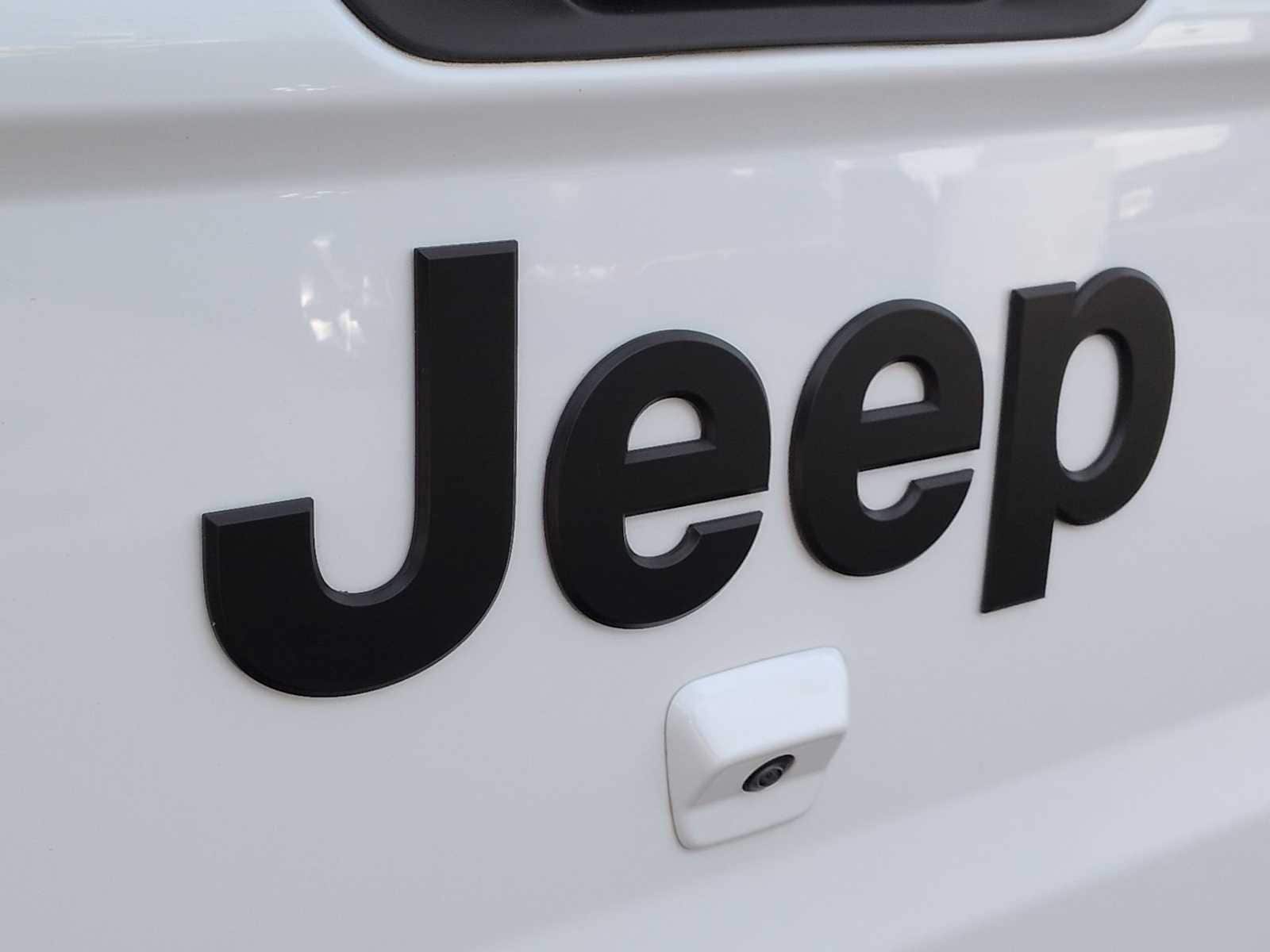 Thumbnail: 2021 Jeep Gladiator - 12