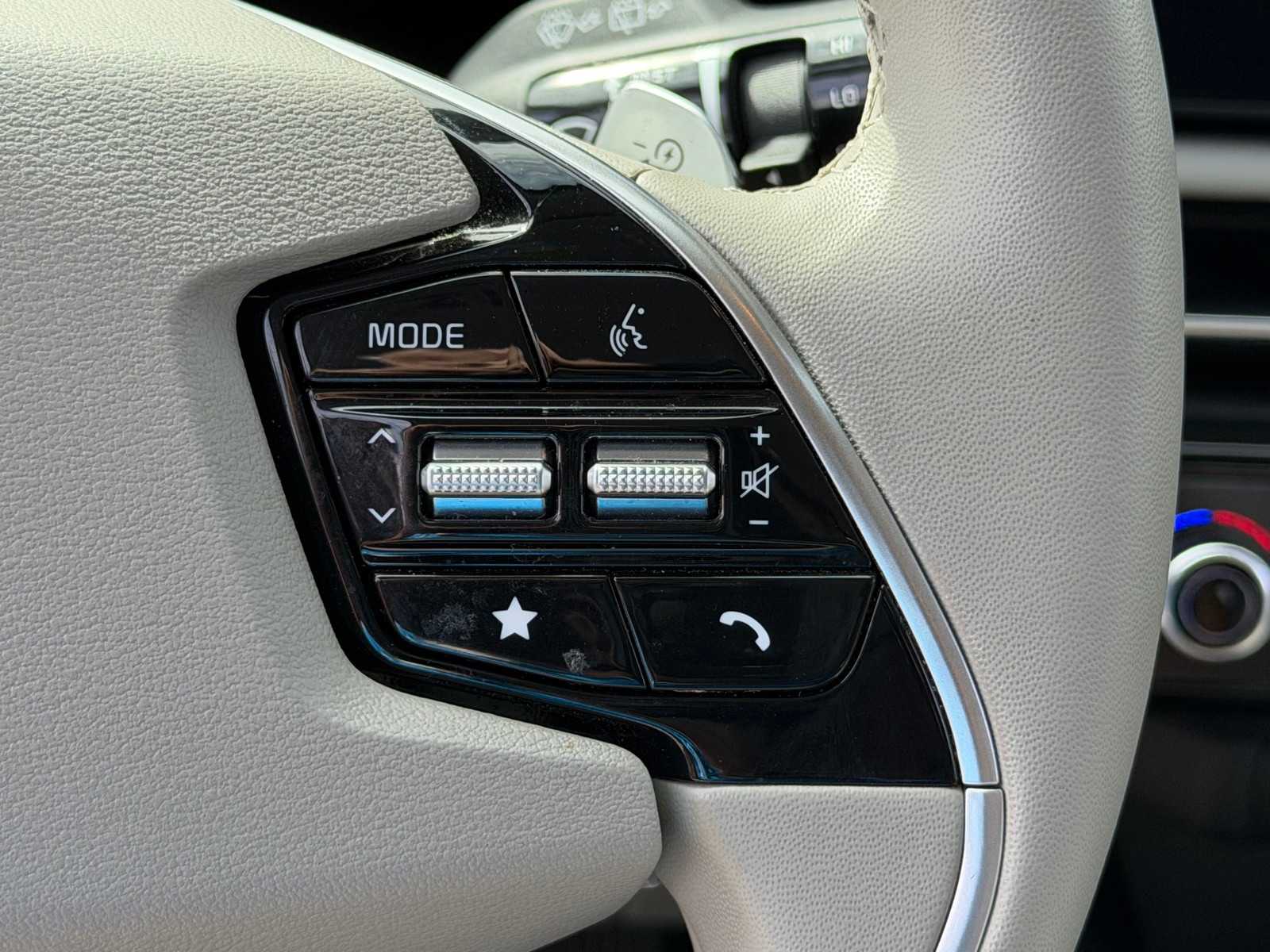 Thumbnail: 2023 Kia Niro - 15