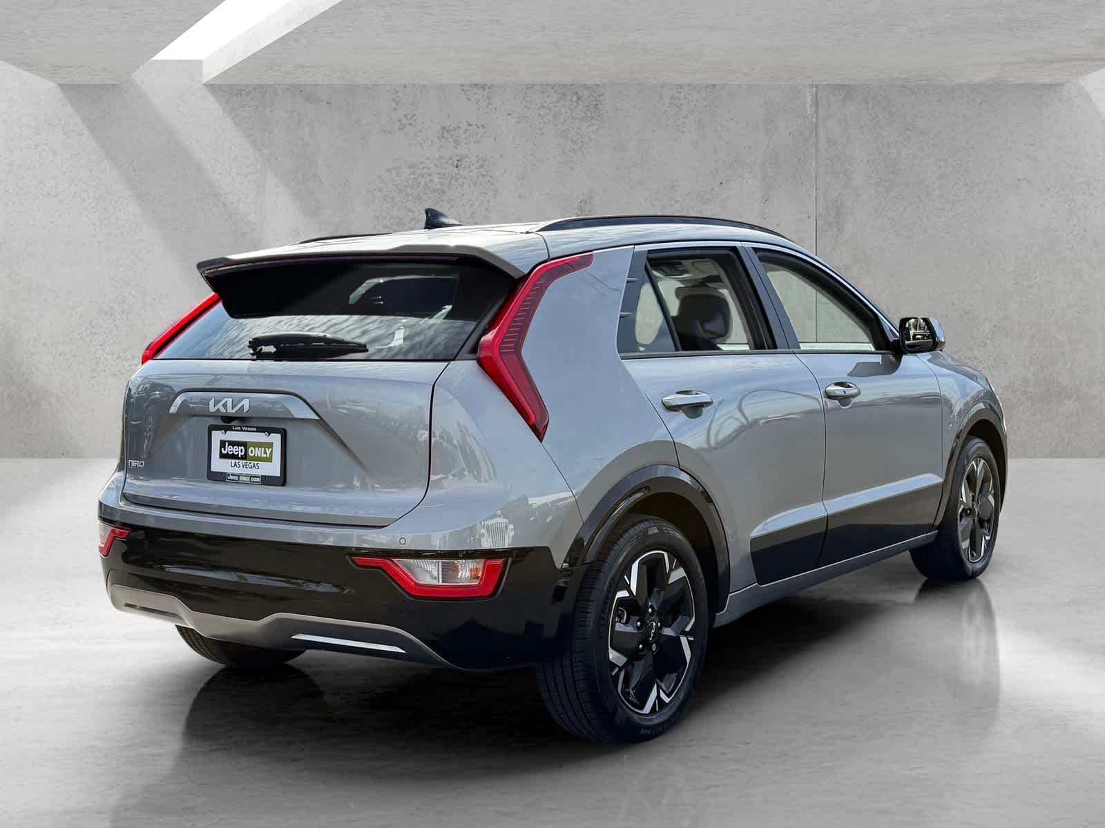 Thumbnail: 2023 Kia Niro - 7