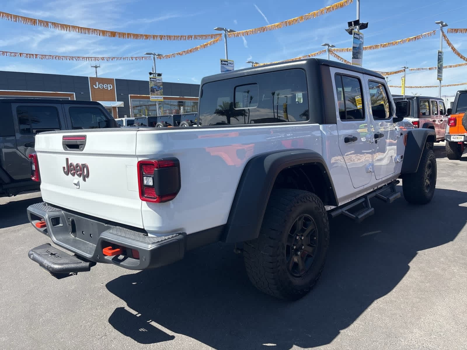 Thumbnail: 2021 Jeep Gladiator - 4