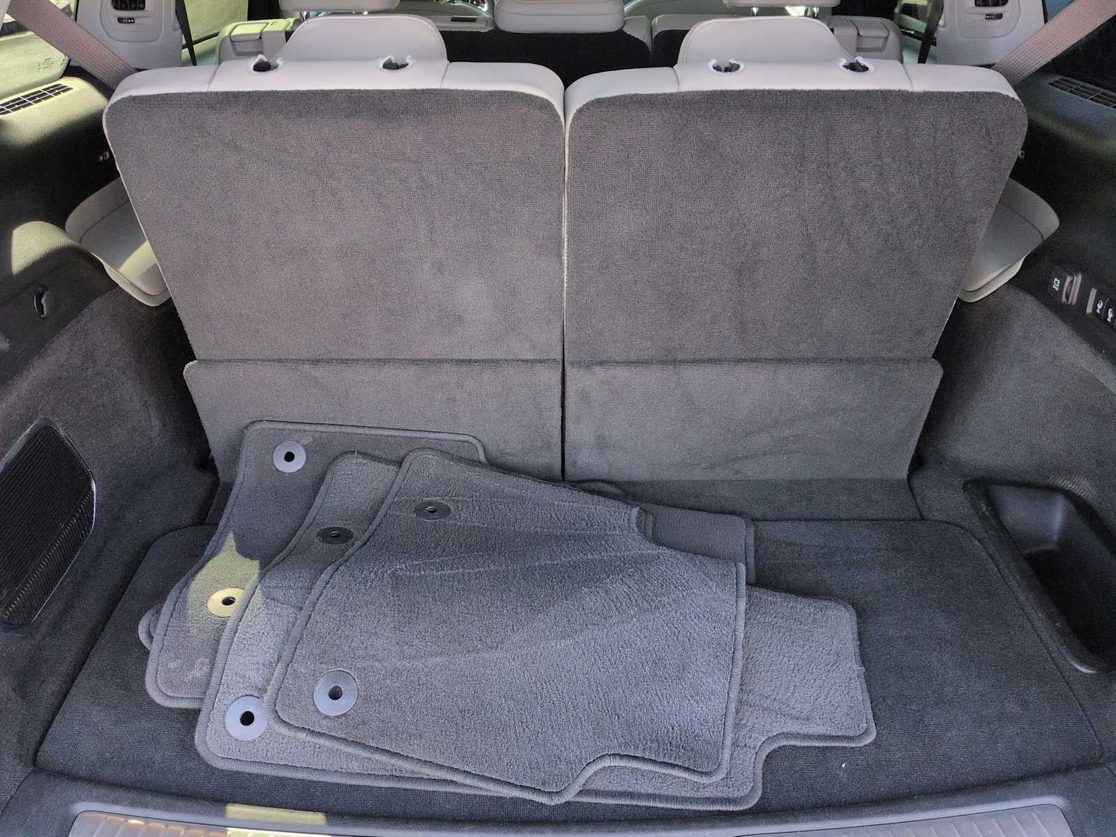 Thumbnail: 2022 Jeep Grand Cherokee L - 37