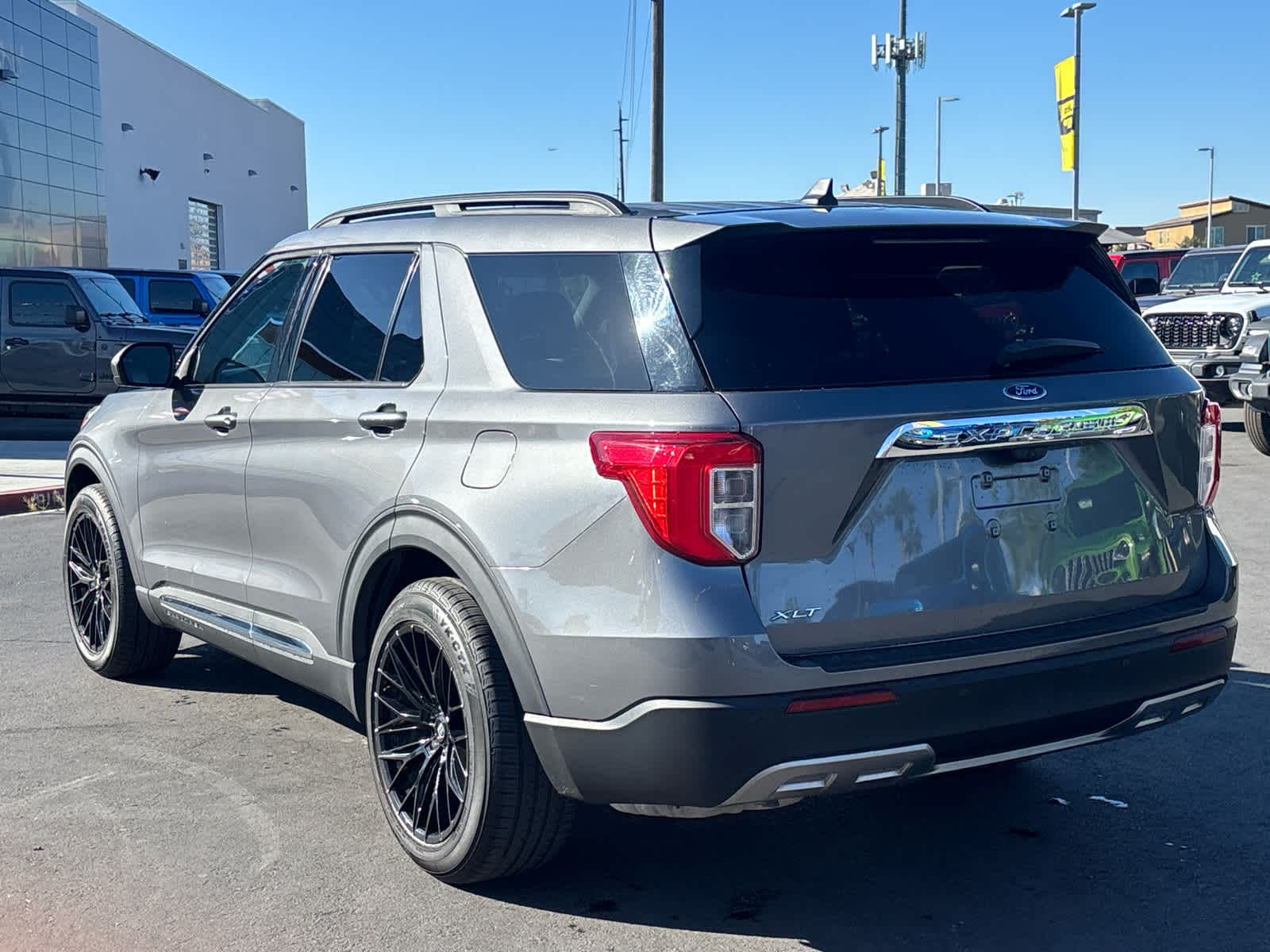 Thumbnail: 2021 Ford Explorer - 8