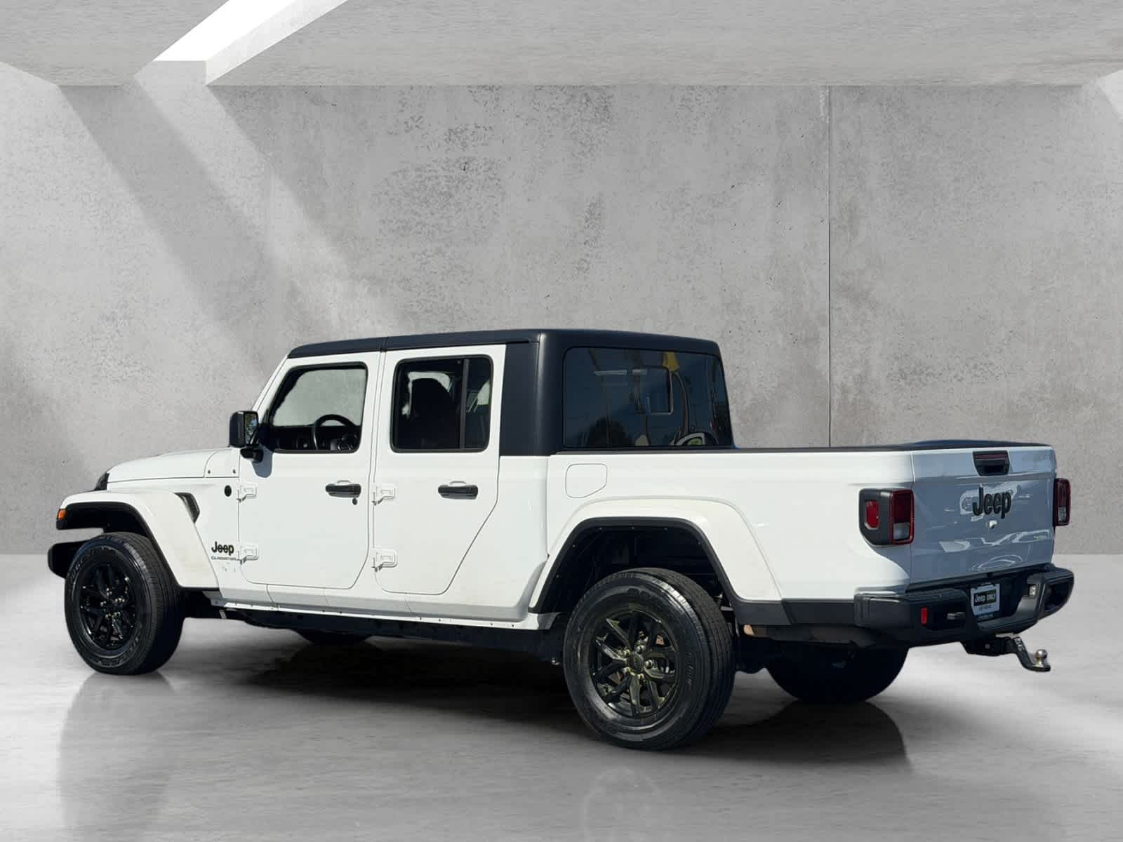 Thumbnail: 2021 Jeep Gladiator - 3